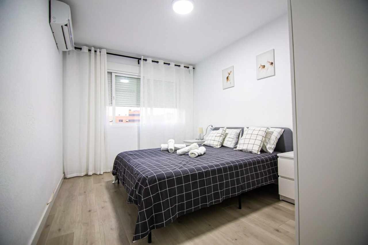 Apartamento Heroes De Sostoa มาลากา ภายนอก รูปภาพ